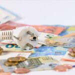 Grafico che illustra le nuove tariffe delle bollette elettriche in Italia.