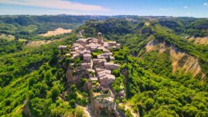 Questo borgo arroccato ha la vista più bella d'Italia: ecco quale